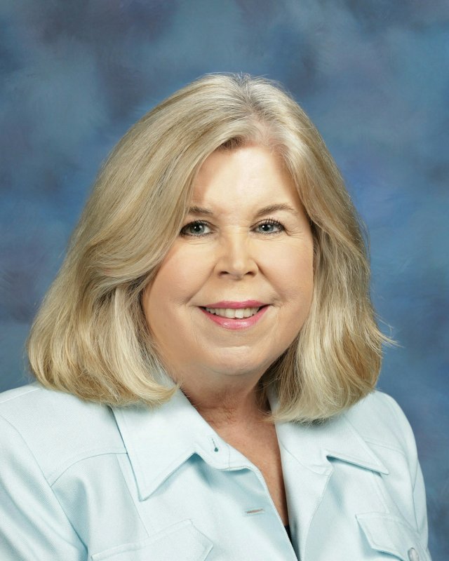Photo of Renee Mathews